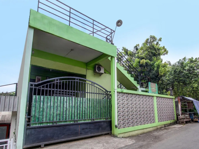 OYO 92467 Cahyo Kost 1