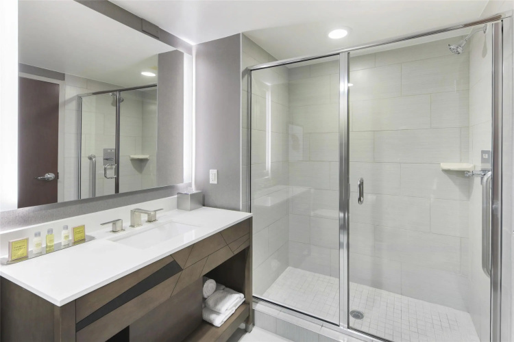DoubleTree by Hilton Raleigh - Cary photo 10
