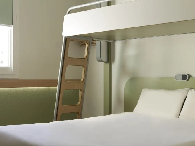 Standard Triple room