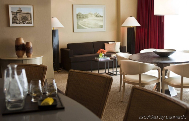 Royal Sonesta Chicago River North photo 8