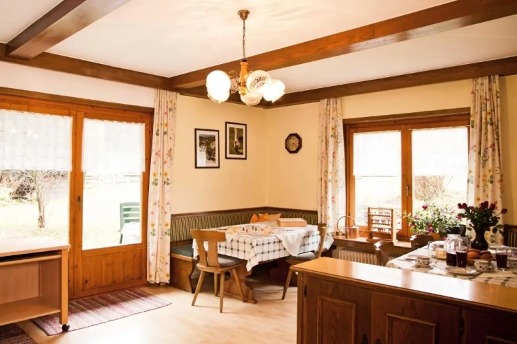 4 Bedrooms Apartment with balcony
