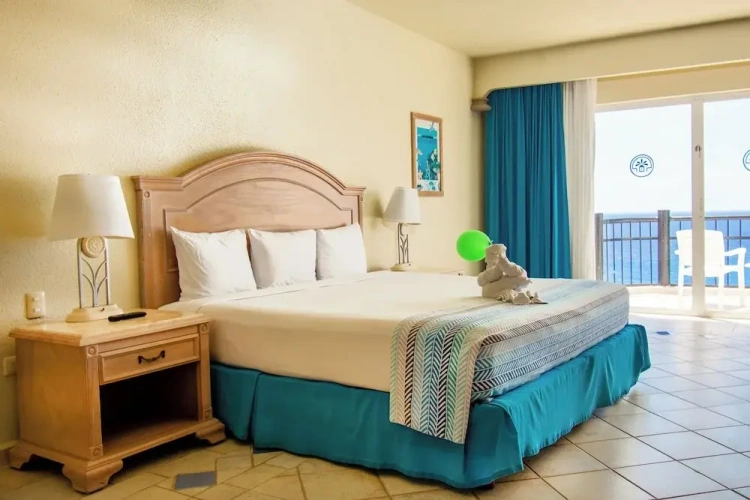 Standard room with balcony and with ocean view
