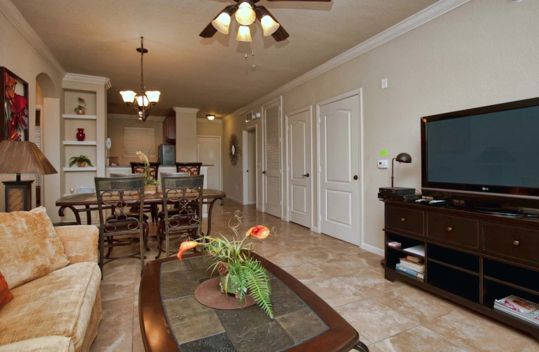 Bella Piazza - 4 Bedrooms Condo-4352BP