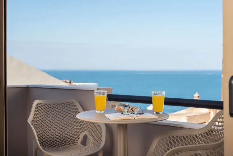 2 Bedrooms Apartment with balcony