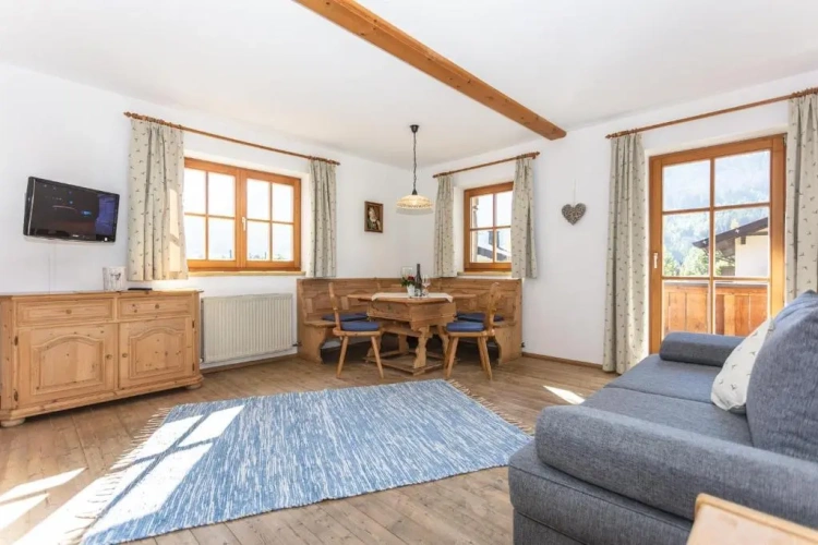 2 Bedrooms Apartment