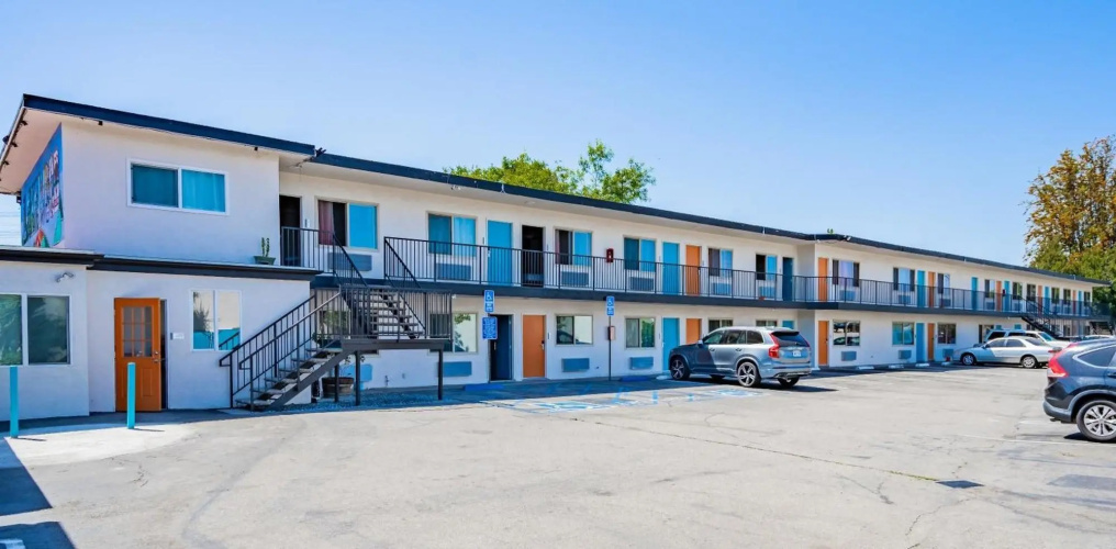 Tradewinds Motel photo 16