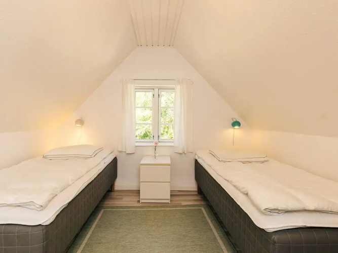 Idyllic Thatched Cottage Retreat-by Traum