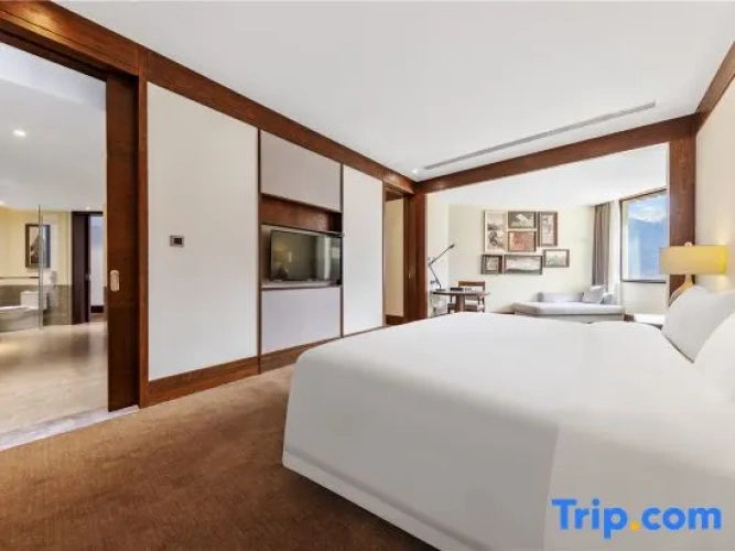 Luxury Suite