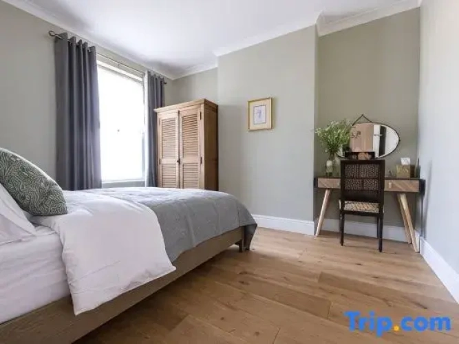3 Bedrooms Apartment