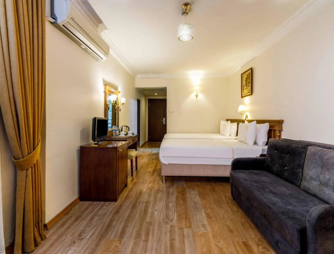 Hotel Golden Crown