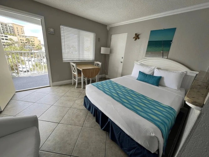 Standard room with pool view