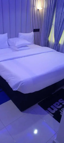 De-Lexis Hotel & Suites