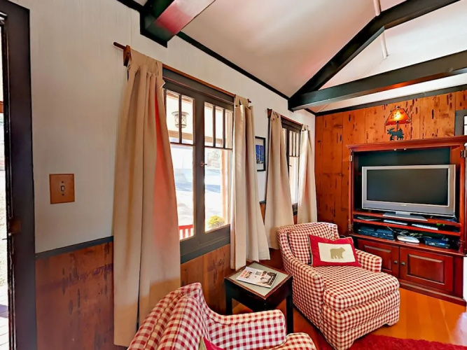 637 Talmadge Road Cabin