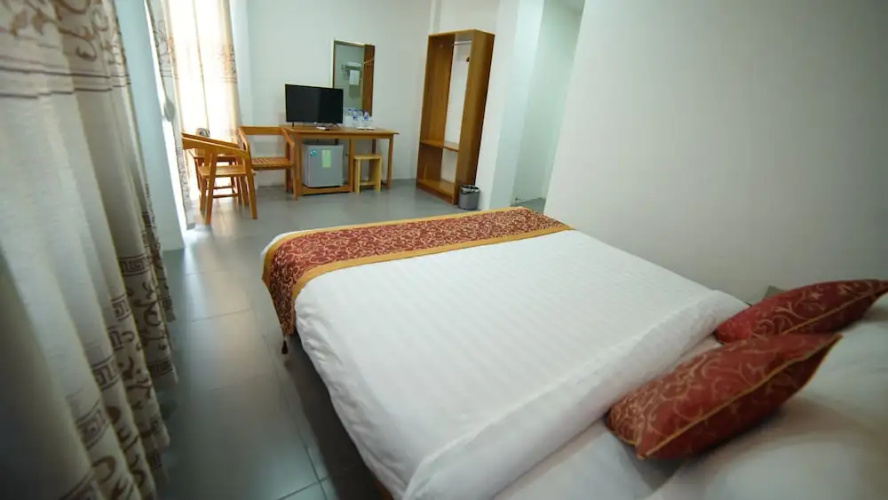 Present Hotel