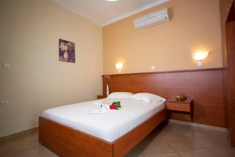 Beach Flat With Garden, Jacuzzi, BBQ