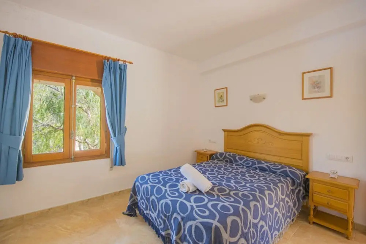 Villa - 7 Bedrooms with Pool - 104989