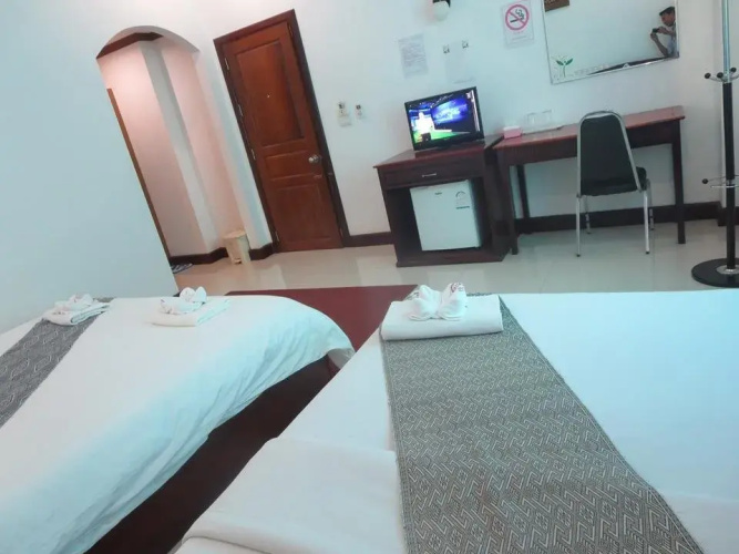 Ladtana Phetarmonchai Hotel