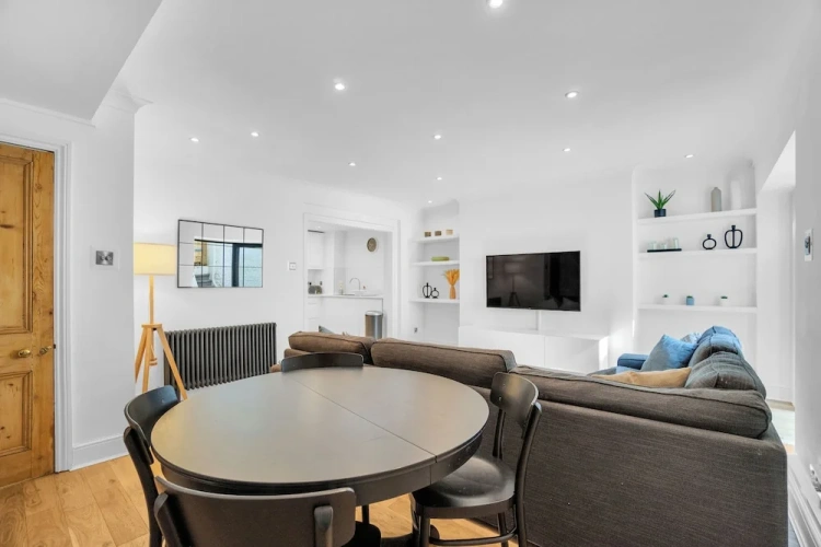 2 Bedrooms Apartment