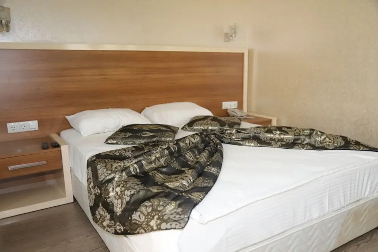 Tella Hotel