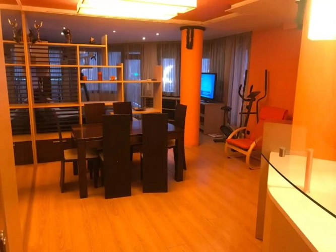 3 Bedrooms Apartment