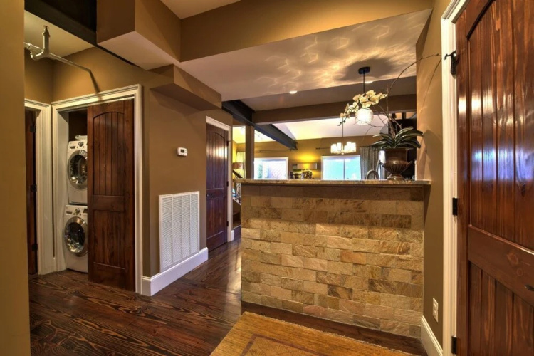 Ellington Loft - 3 Br Condo