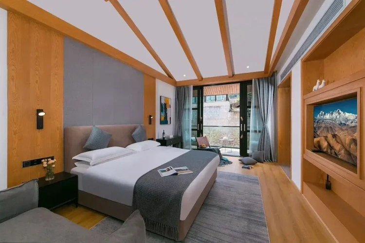 Classic Double room with balcony and with garden view