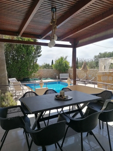 3 Bedrooms Villa