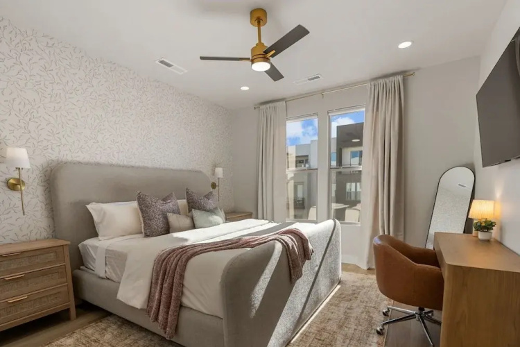 Sandy Cheeks 6 Bedroom Townhouse