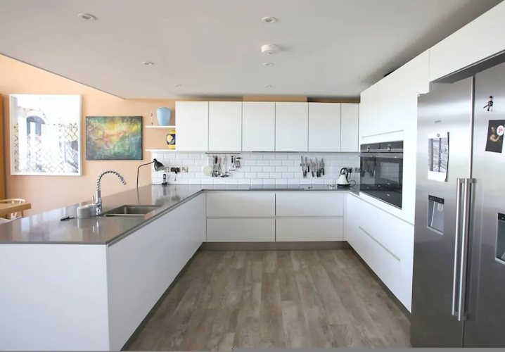 Beachfront Penthouse 4 Bedroom in Hythe
