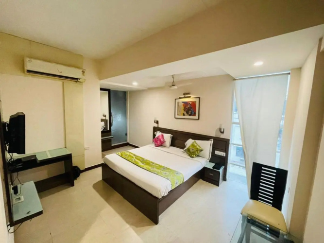 Hotel Crystal Retreat
