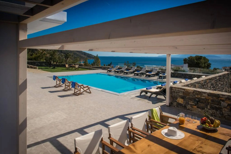 Villa Bellelen with a heated pool