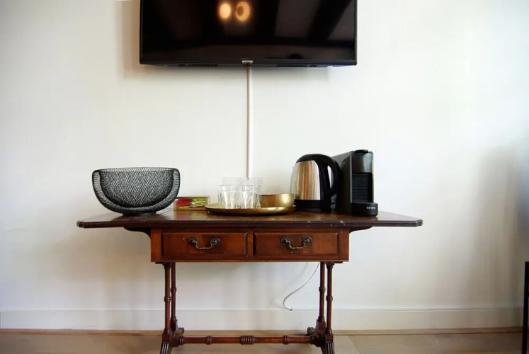 1637 Historic Canal View Suites