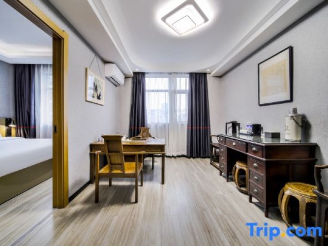 Double Suite