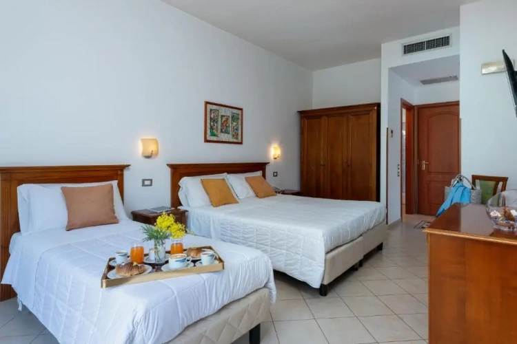Standard Triple room