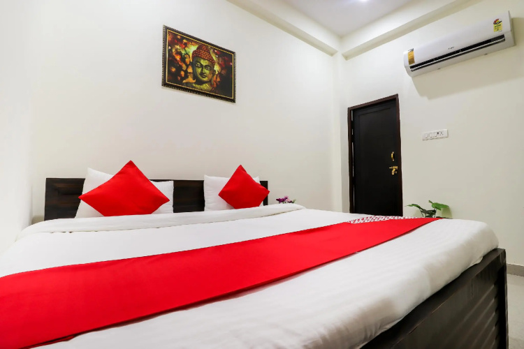 OYO 61176 Phenix Inn