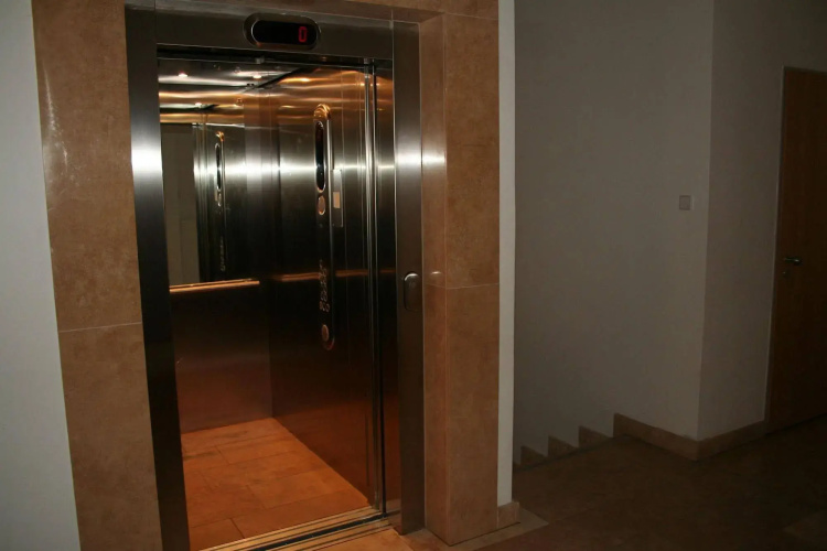 Adler Apartments