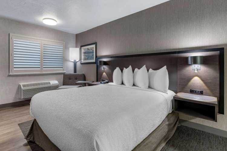 Best Western Plus Hilltop Inn
