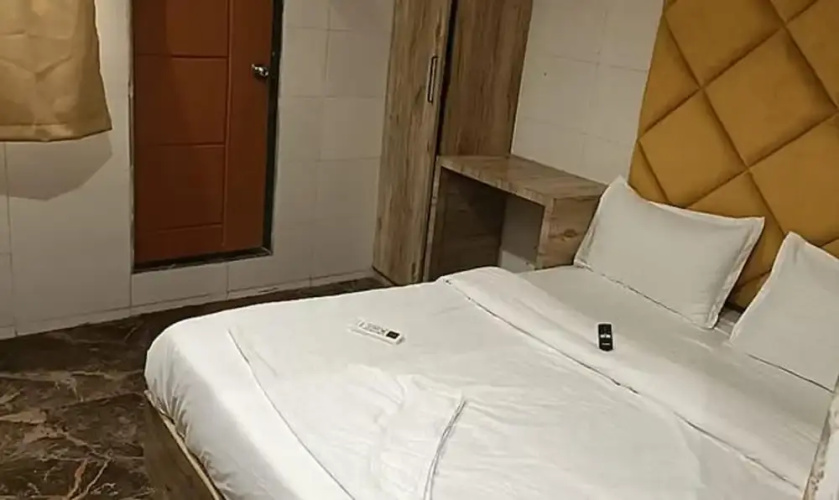 Fabhotel Platinum Inn