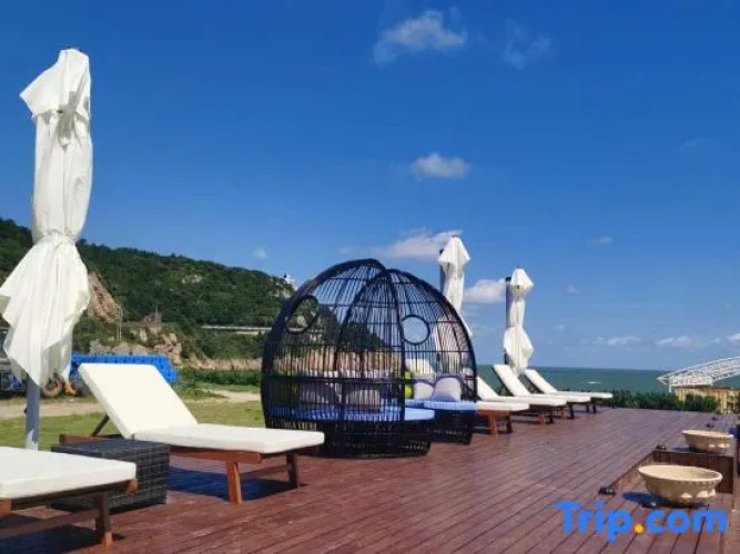 Jihu Beach Hotel