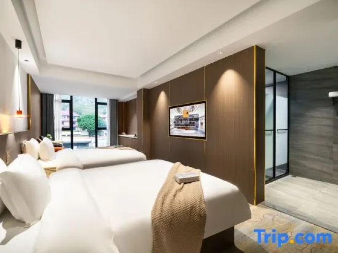 Standard Twin room with lake view