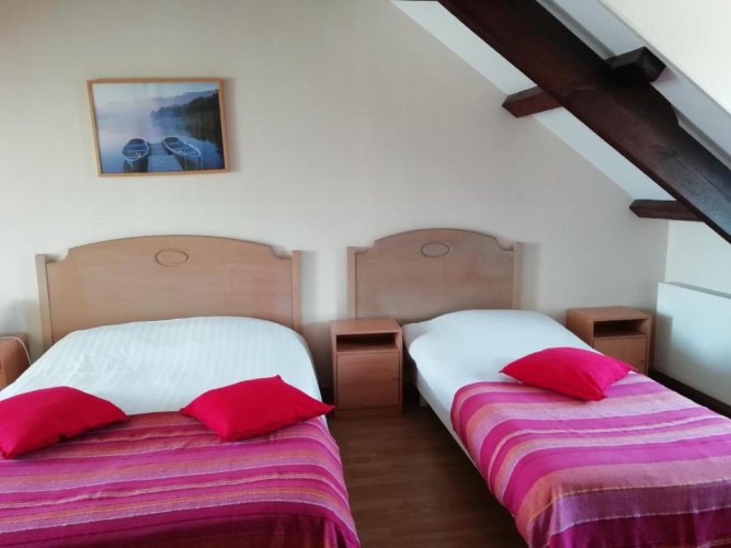 Standard Triple room