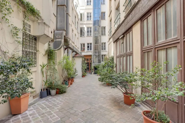 3 people apartment - Paris center by Weekome - Image 11