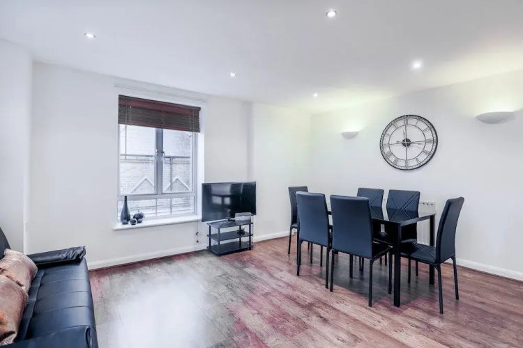New Cross Apartment by Emerald