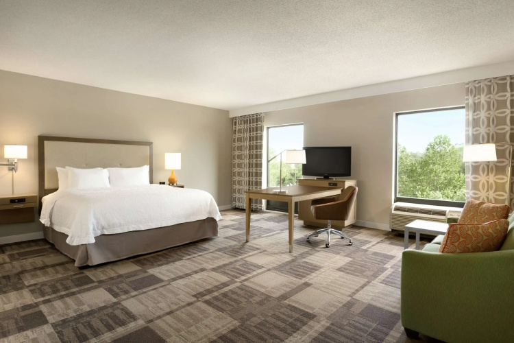 Hampton Inn & Suites Largo