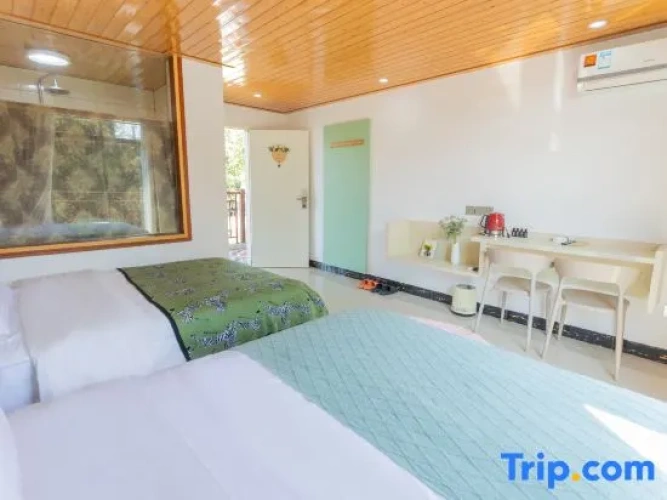 Standard Twin room with balcony