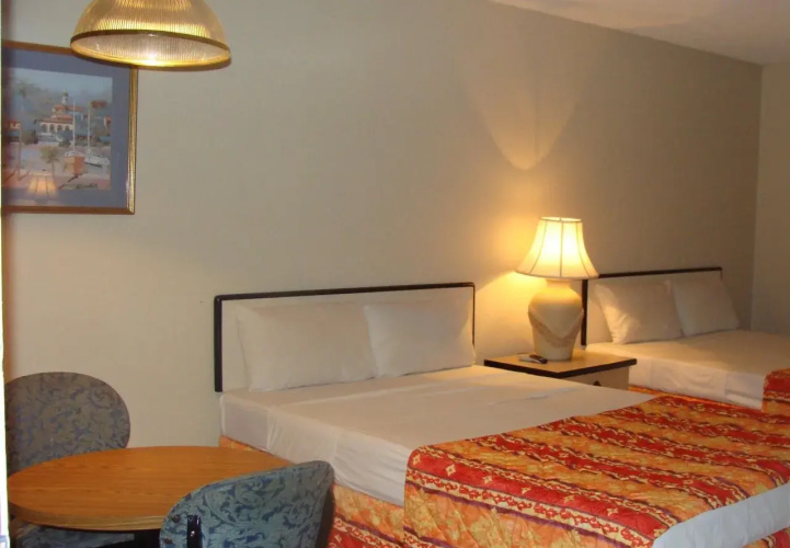 Sevilla Inn - Near Medieval Times