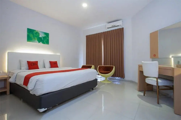 RedDoorz Plus @ Idjen Boulevard Malang