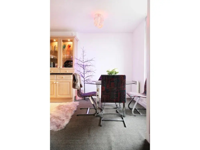 2-br Flat For 4 in Gated Complex With Pool