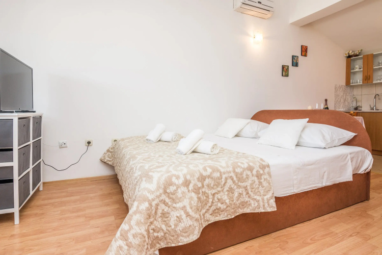 Beachfront Apartment Mira 1