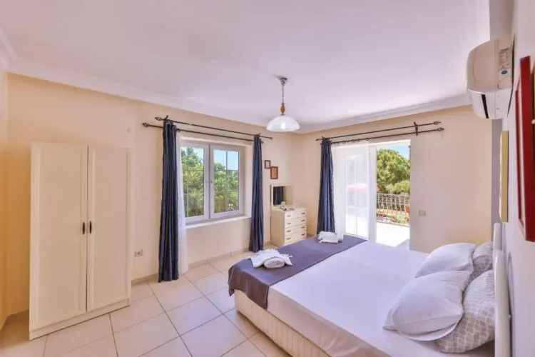 Kaş, deniz manzaralı, 6 kişilik villa